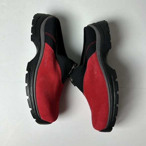 Teva slip on mule red black size 9 - Picture 4 of 7